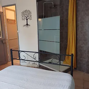 Petite Maison Dans La Campagne A 10 Mn A Pied Du Centre Hébergement de vacances
